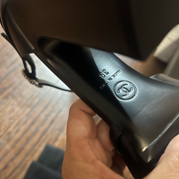 BRAND NEW IN BOX! Chanel peep-toe block-heeled pump sandal. Size: Euro 39/US 9. - Picture 5 of 9